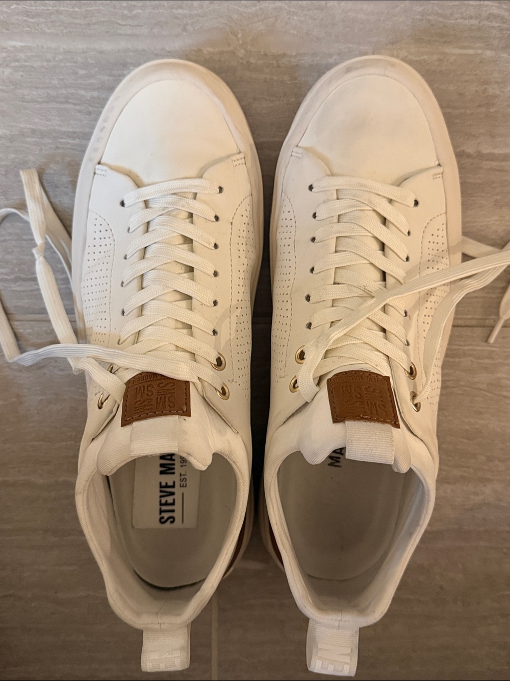 Steve Madden White Leather Low-Top Sneakers with Tan Logo Patch